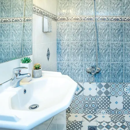 Houseloft Aqua Gardens Apartment
